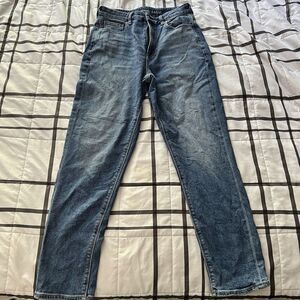 American Eagle Curvy Mom Jeans Medium Wash 14.5 in Hip 27 in Inseam 40 in Length